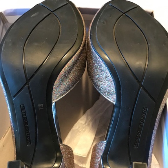Marc Fisher D’Orsay Silver-Glitter Pumps. 7M. - Picture 11 of 15